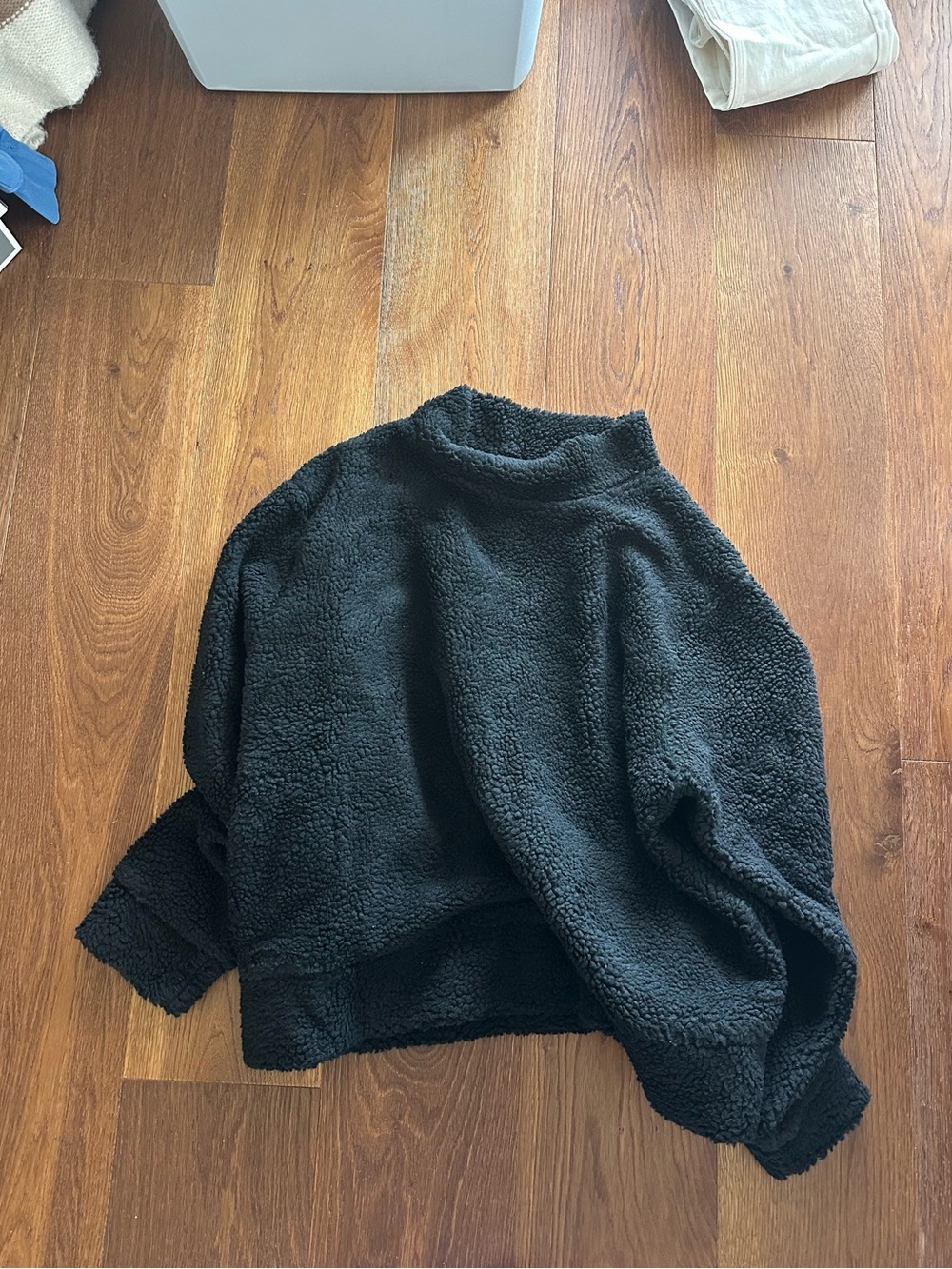 PAKRE Cozy Black Sherpa Pullover